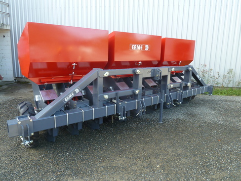 Wide parallelogram chassis